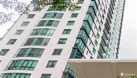 Amorsolo tower, rockwell, 3br with parking for rent .